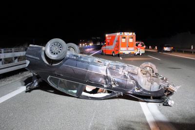 Neuhausen: Pkw ueberschlaegt sich auf der A8